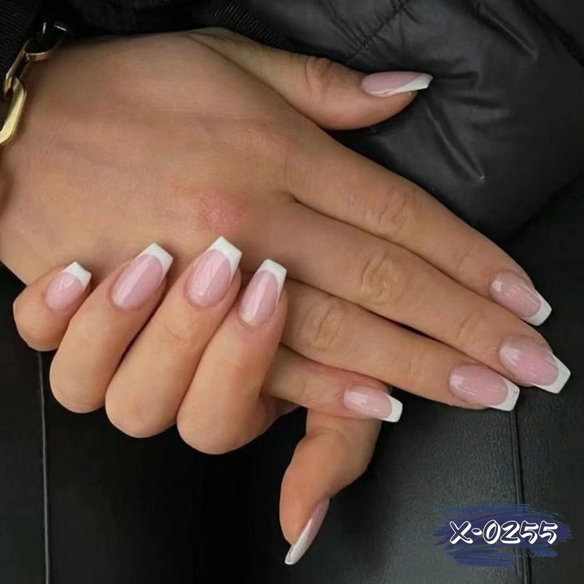 Faux Ongles Nude avec Ligne Blanche – 12 Capsules + Kit de Pose Inclus