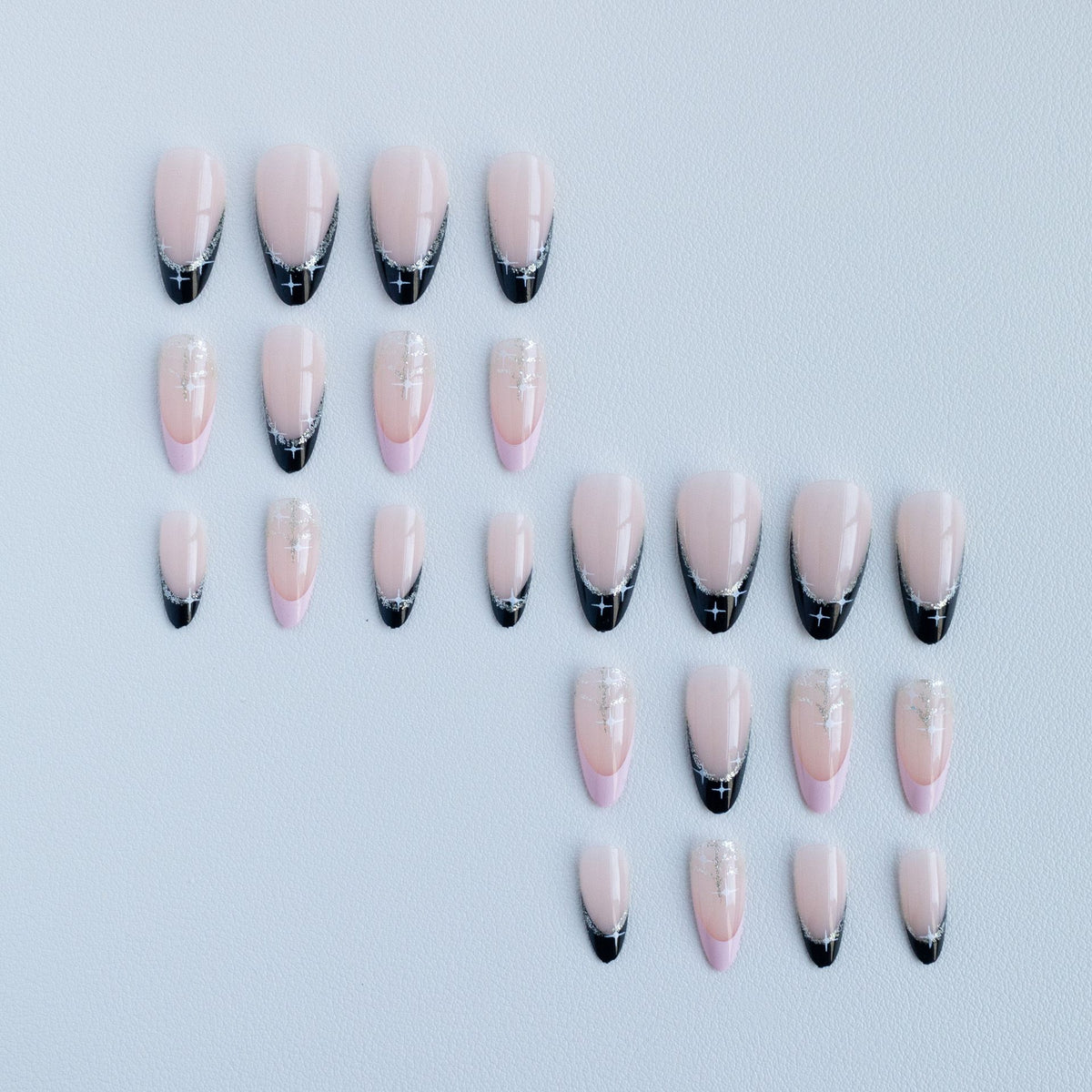 Faux Ongles Rose Clair avec Lignes Noire & Blanche – 12 Capsules + Kit de Pose Inclus
