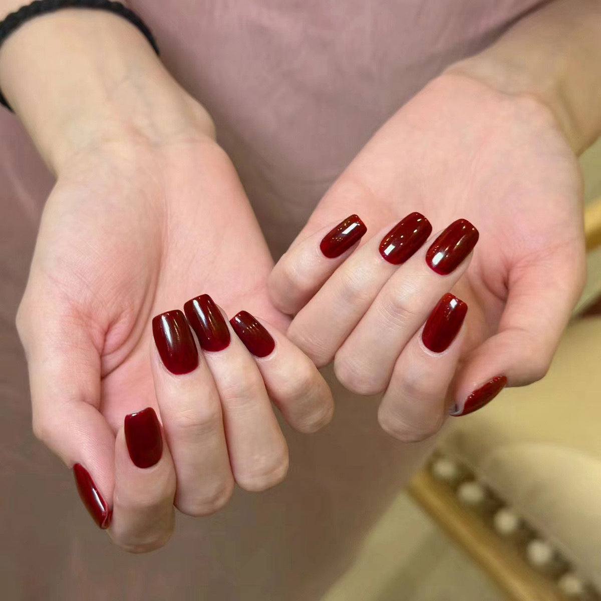 Faux Ongles Rouge Bordeaux – 12 Capsules + Kit de Pose Inclus