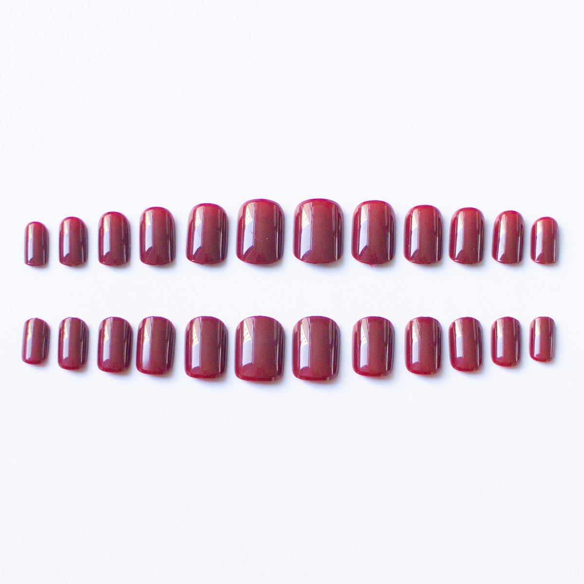 Faux Ongles Rouge Bordeaux – 12 Capsules + Kit de Pose Inclus